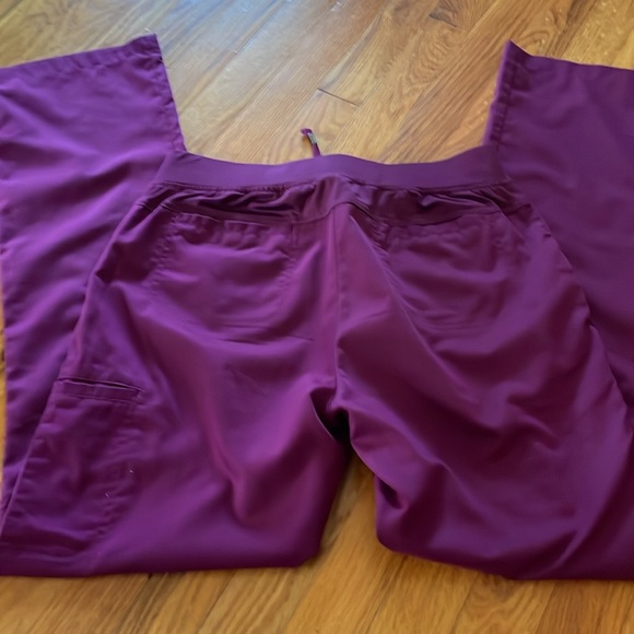 Greys anatomy burgundy scrub pants - Picture 5 of 5
